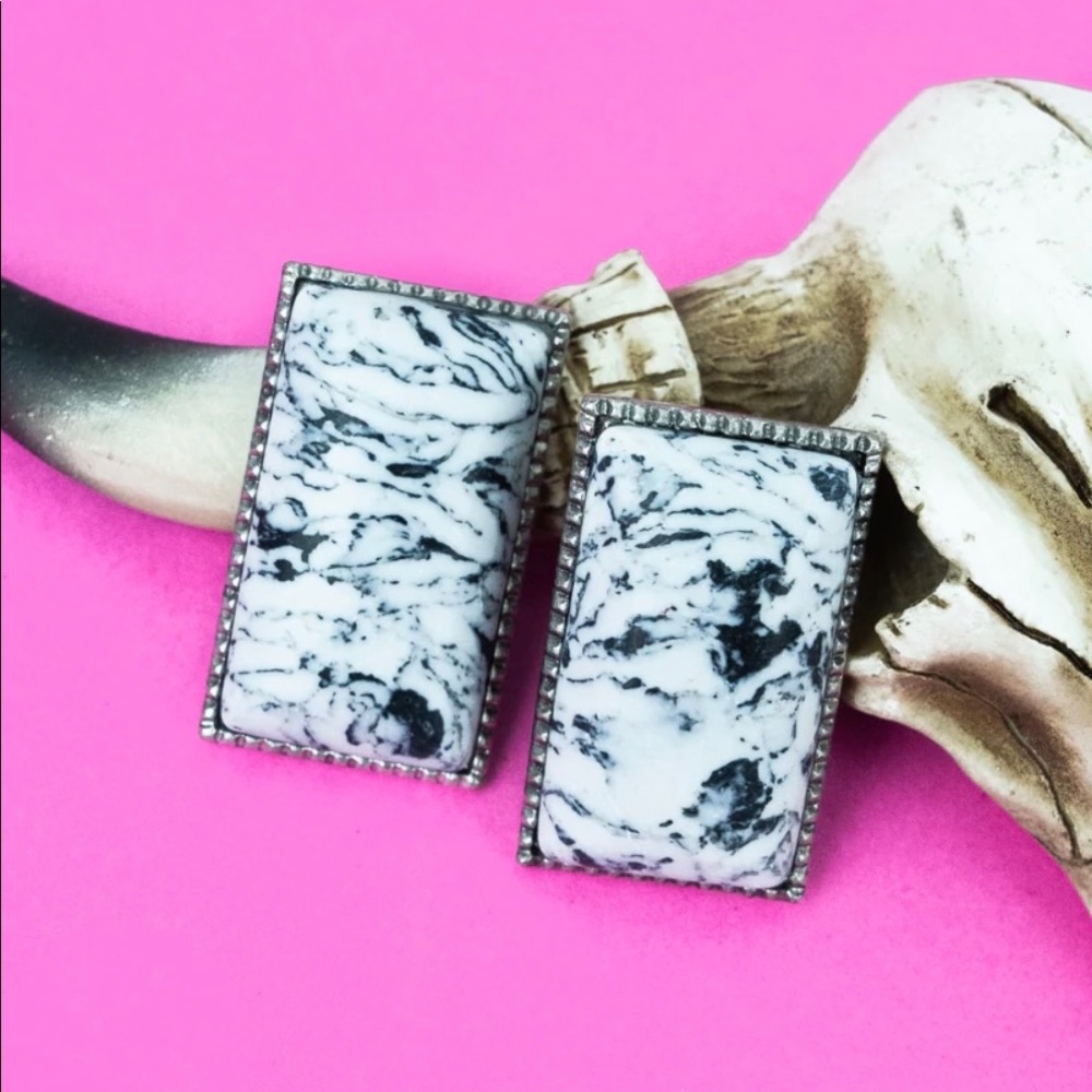 Women’s White Black Lanark Bar Earrings